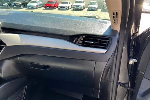Used 2020 Ford Escape SE image 18