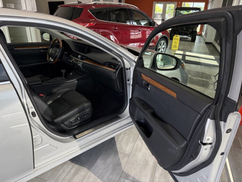 Used 2014 Lexus ES 300h image 49