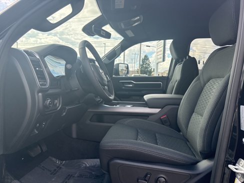 New 2025 RAM 1500 4x4 Crew Cab image 17