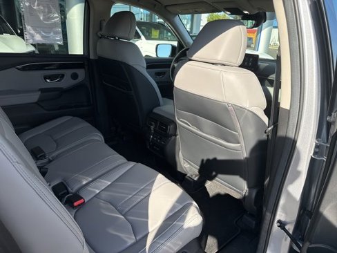 Used 2025 Honda Pilot EX-L image 11