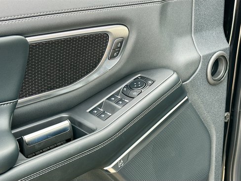 New 2025 Ford Expedition Platinum image 8