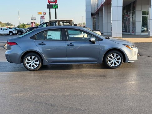 New 2026 Toyota Corolla LE image 2