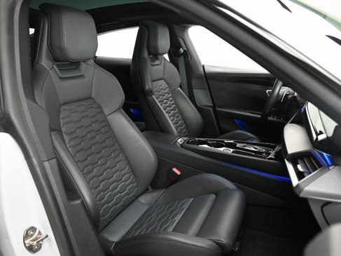 Used 2022 Audi e-tron GT Prestige image 13