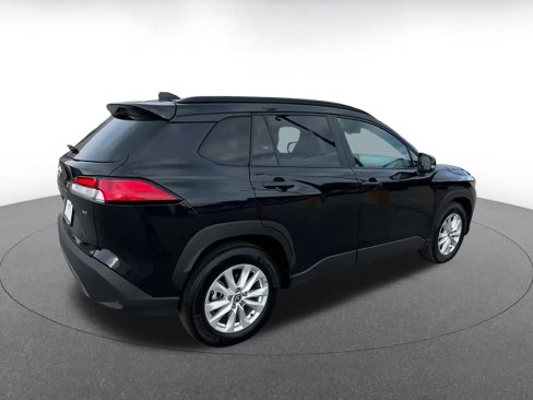 Used 2025 Toyota Corolla Cross LE image 14