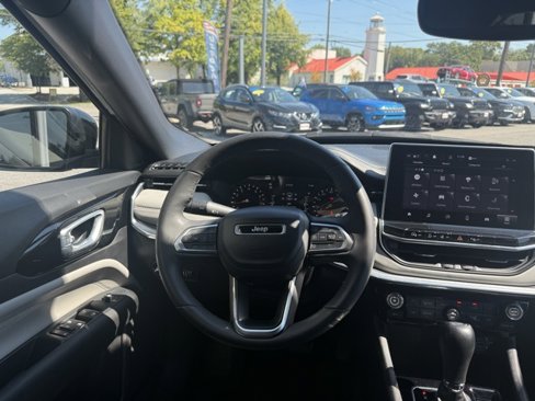 Used 2023 Jeep Compass Limited image 10