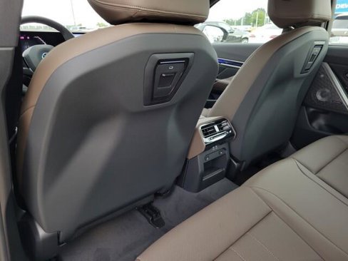 New 2026 BMW 550e xDrive w/ Executive Package image 31
