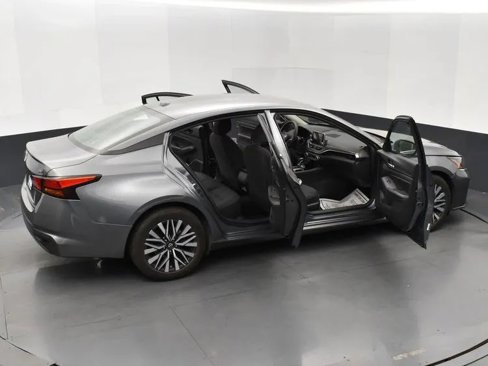 Used 2024 Nissan Altima 2.5 SV image 6