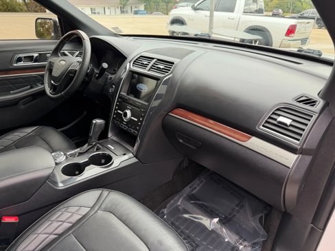 Used 2019 Ford Explorer Platinum image 56