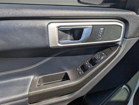 Used 2020 Ford Explorer XLT w/ Equipment Group 202A image 9