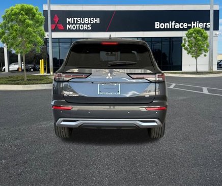New 2025 Mitsubishi Outlander SE image 18