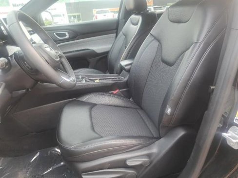 Certified 2024 Jeep Compass Latitude image 12