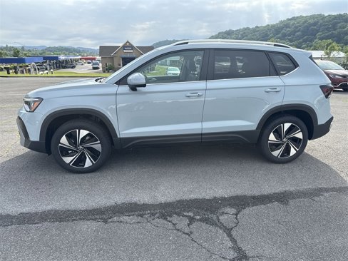 New 2025 Volkswagen Taos SE image 3
