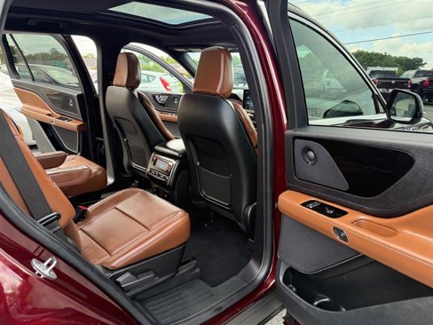 Used 2022 Lincoln Aviator Reserve w/ Equipment Group 201A image 17