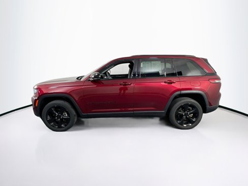 Used 2023 Jeep Grand Cherokee Altitude image 8