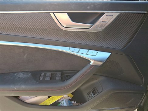 Used 2025 Audi S6 Premium Plus image 11
