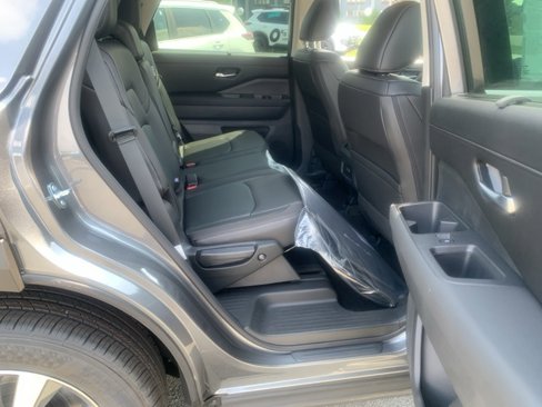 New 2025 Nissan Pathfinder SL image 32