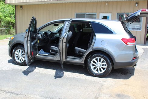 Used 2017 Kia Sorento L image 18