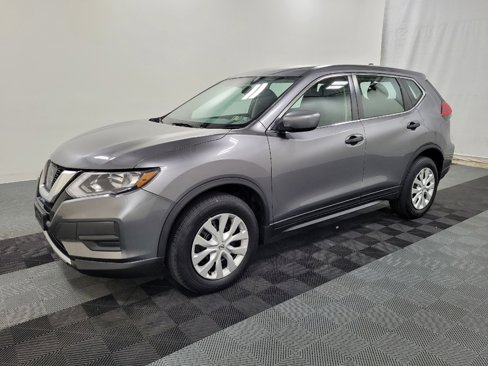 Used 2017 Nissan Rogue S image 2