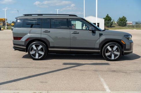 Used 2024 Hyundai Santa Fe Limited image 8