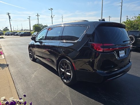 New 2026 Chrysler Pacifica Limited w/ S Appearance Package image 6