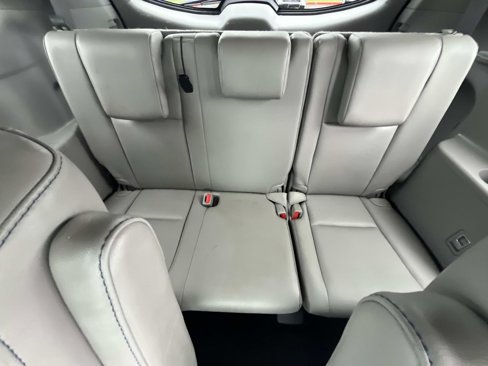 Used 2019 Toyota Highlander XLE image 12