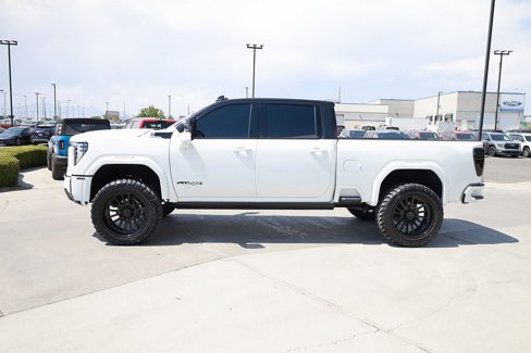 Used 2025 GMC Sierra 2500 AT4X image 3
