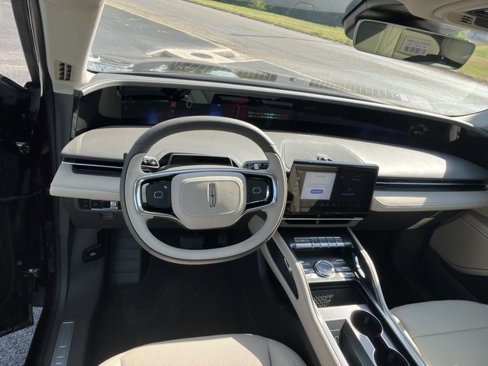 New 2025 Lincoln Nautilus Premier image 7