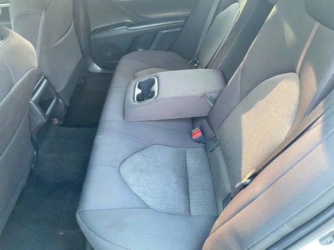 Used 2020 Toyota Camry LE image 10