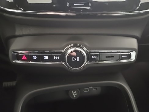 New 2026 Volvo XC40 B5 Core w/ Climate Package image 15