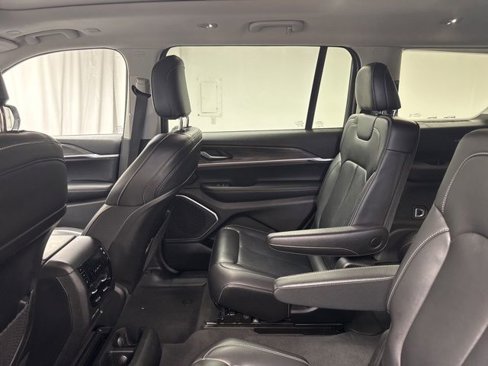 Used 2022 Jeep Grand Cherokee L Limited image 12
