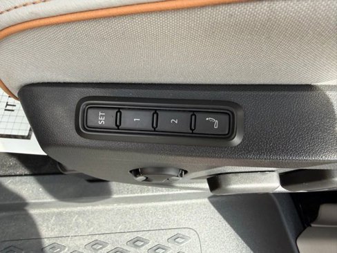 Used 2025 Volkswagen ID. Buzz 1st Edition image 27