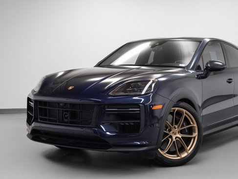Certified 2025 Porsche Cayenne Turbo GT image 7