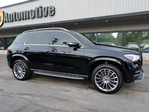 Used 2022 Mercedes-Benz GLE 450 4MATIC w/ AMG Line Exterior image 3