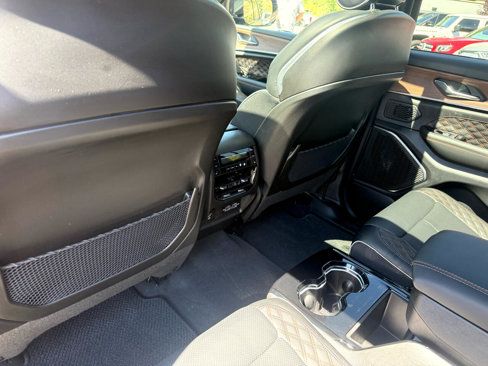 Used 2024 Jeep Grand Cherokee L Summit w/ High Altitude Package image 13
