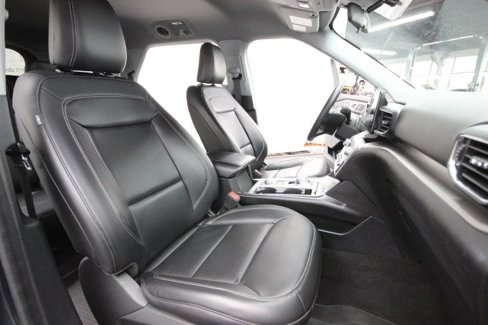 Used 2022 Ford Explorer XLT w/ Equipment Group 202A image 21
