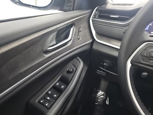New 2025 Jeep Grand Cherokee Limited w/ Luxury Tech Group II image 26