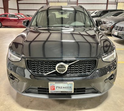 Used 2025 Volvo XC40 B5 Plus image 7
