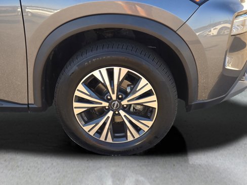 Used 2022 Nissan Rogue SV image 3