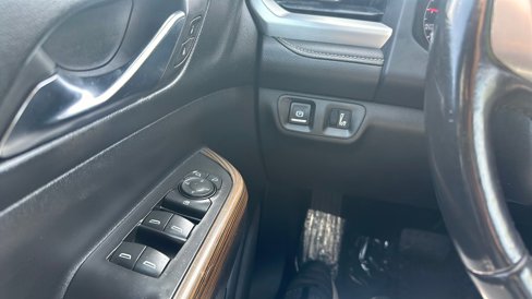 Used 2018 GMC Acadia SLE image 15