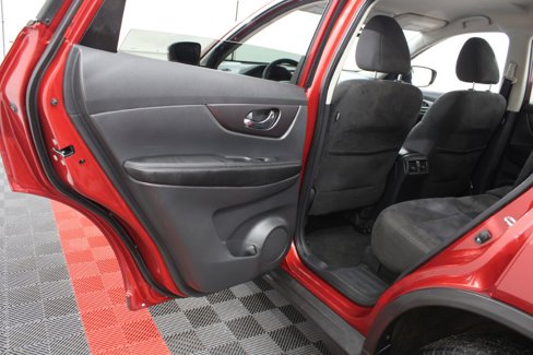 Used 2015 Nissan Rogue SV image 16