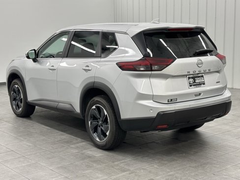 Used 2025 Nissan Rogue SV image 4