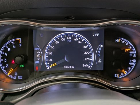 Used 2021 Jeep Grand Cherokee Laredo image 16