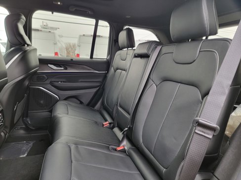 New 2025 Jeep Grand Cherokee Overland w/ Luxury Tech Group IV image 15