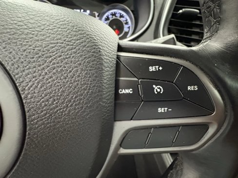 Used 2019 Jeep Cherokee Latitude Plus w/ Trailer Tow Group image 17
