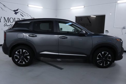 Used 2025 Nissan Kicks SV image 8