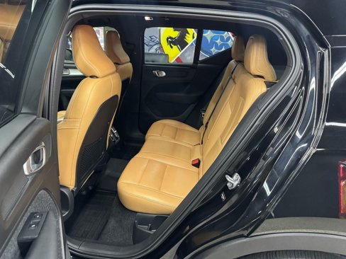 Used 2019 Volvo XC40 T5 Momentum image 13