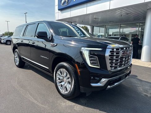 Used 2025 GMC Yukon XL Denali image 3