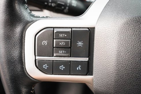 Used 2023 Ford Expedition XLT image 19
