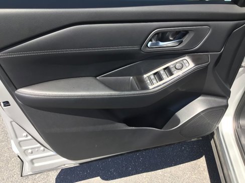 New 2025 Nissan Rogue SV w/ SV Premium Package image 9