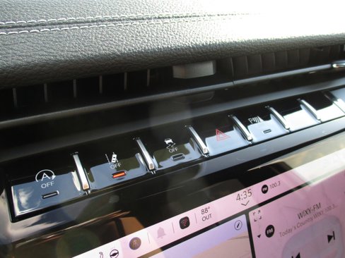 New 2025 Jeep Grand Cherokee Limited w/ Black Appearance Package image 19